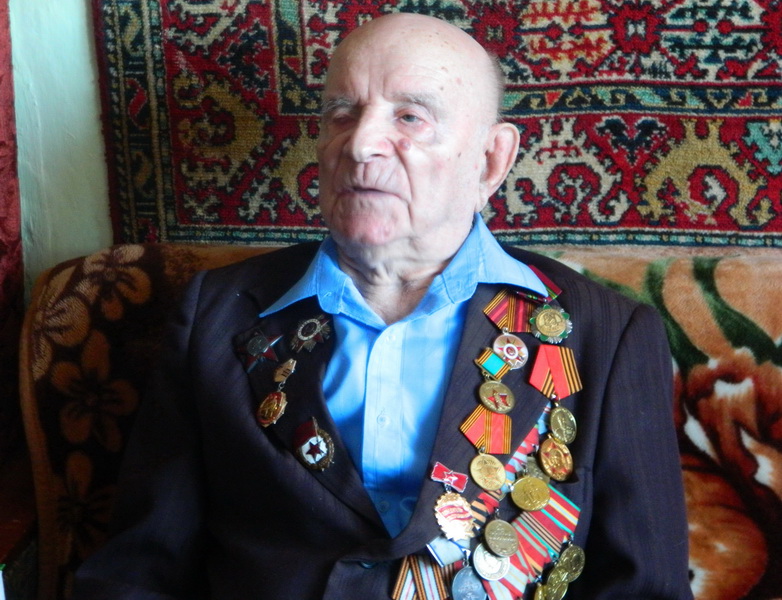Житель Калтана Дмитрий Золотов отмечает 90-летний юбилей со дня рождения