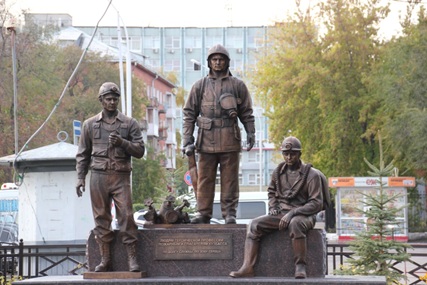 В Кемерове открыта скульптурная композиция «Пожарным и спасателям Кузбасса»
