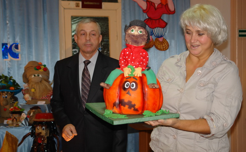 Гурьевский район ответил хэллоуину 10-килограммовым тортом «Домовёнок на тыкве»