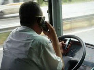 В Кемеровской области привлечен к ответственности водитель маршрутного такси за телефонные разговоры во время движения