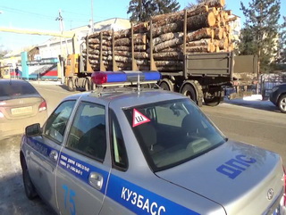 В Кузбассе задержали два грузовых автомобиля, перевозивших лес без соответствующих документов