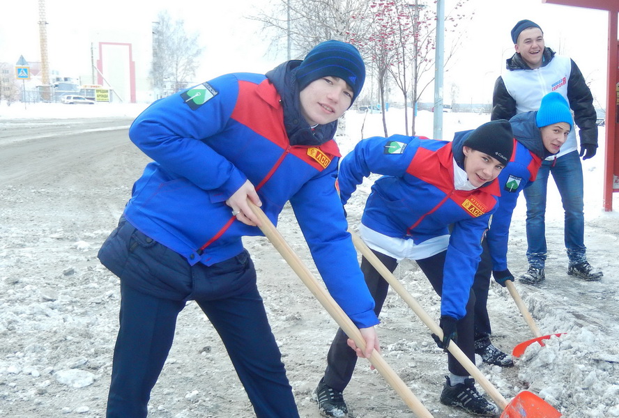 Бойцы областного отряда «Вьюга» вступили в борьбу со снегом и гололедом