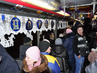 Общественный транспорт в Кузбассе украшают к Новому году