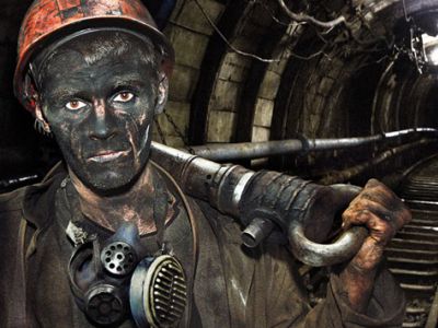 Работники блока замгубернатора по строительству направили личные средства в фонд Дня шахтера-2016