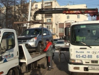 В Кемеровской области транспорт, припаркованный с нарушением правил и мешающий уборке снега, подлежит эвакуации