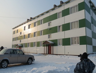 15 детей-сирот получили квартиры в новостройке поселка Тяжинский Кемеровской области
