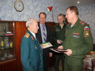 Ветеран военной службы и боевых действий Федор Бурдыгин из Топков Кемеровской области отметил свое 90-летие