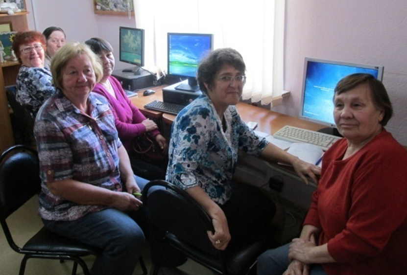 106 таштагольцев старшего поколения за два года научились работать на компьютере в центре соцобслуживания