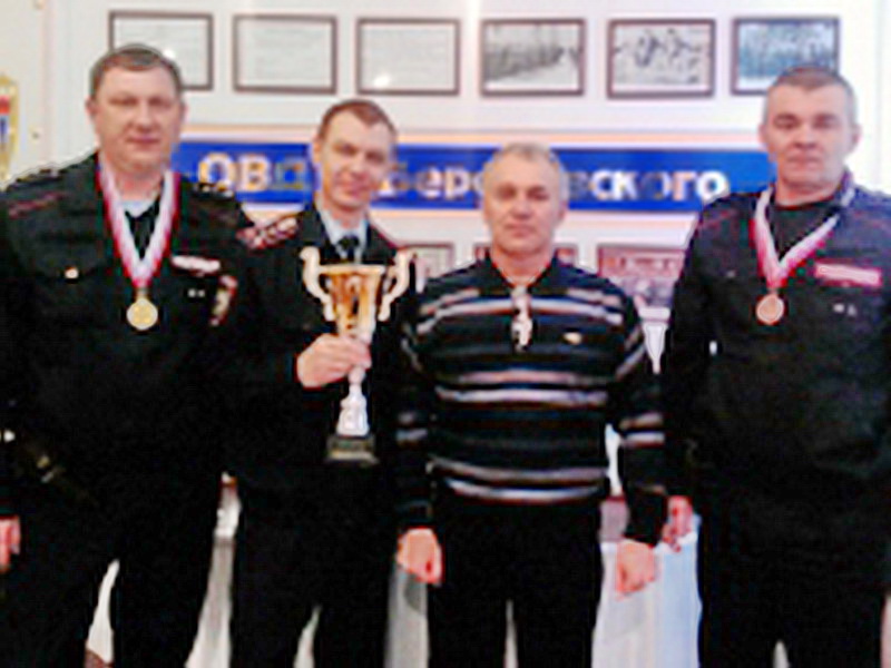 В Березовском ветераны МВД организовали первый городской турнир по стрельбе из пистолета Макарова