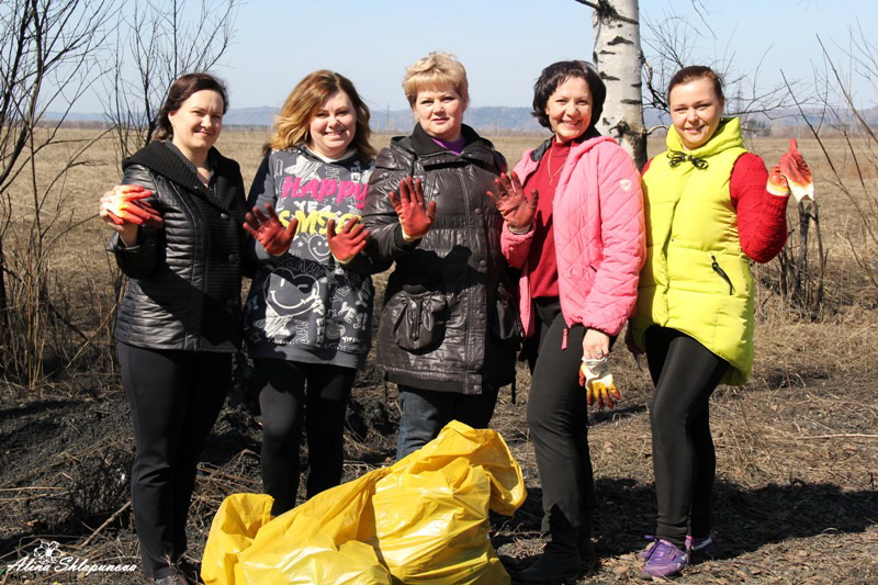 Более 27 тыс. кузбассовцев вышли на уборку территорий от снега и оттаявшего мусора