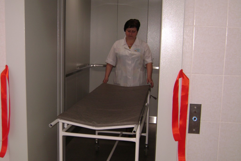 В Анжеро-Судженской больнице установили новый лифт по областной программе профилактики смертности от ДТП