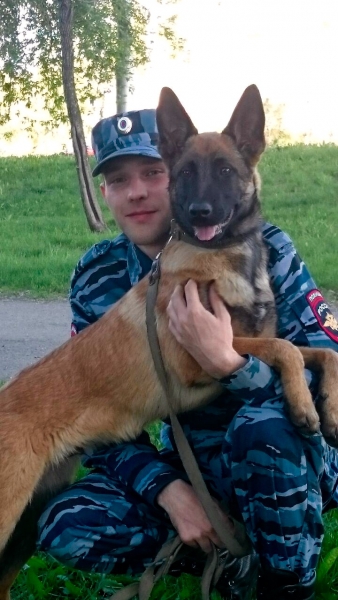 Кемеровскую область доставлены щенки из Хакасии, которым предстоит стать служебно-розыскными собаками 