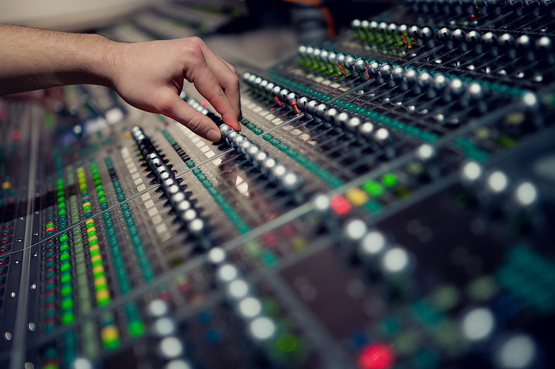 Звукорежиссеры и педагоги музыкальных школ узнают о тенденциях современной индустрии звукозаписи