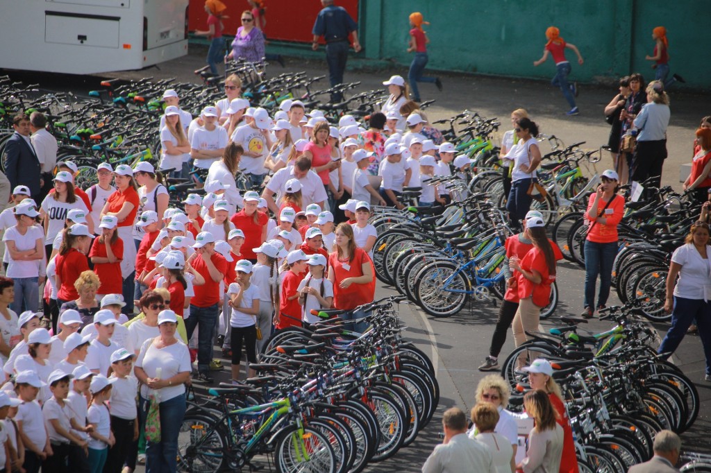 К Дню России жители юга Кузбасса бесплатно получили 1 тысячу велосипедов и 1 тысячу «скандинавок»