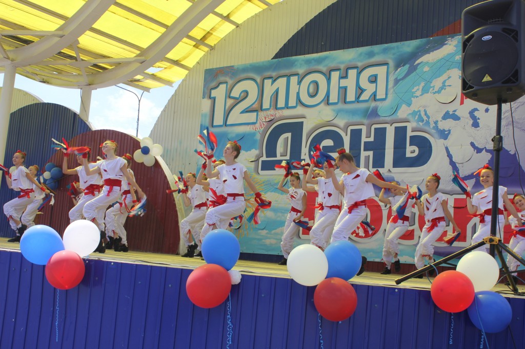 В День России кузбассовцы споют в караоке, сыграют в лапту и научатся вышивать бисером