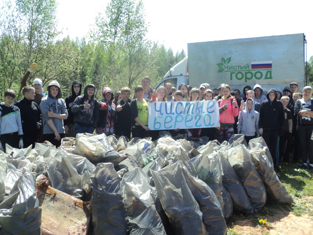 Школьники п.Урск Гурьевского района собрали 100 мешков мусора с берега озера Апрелька