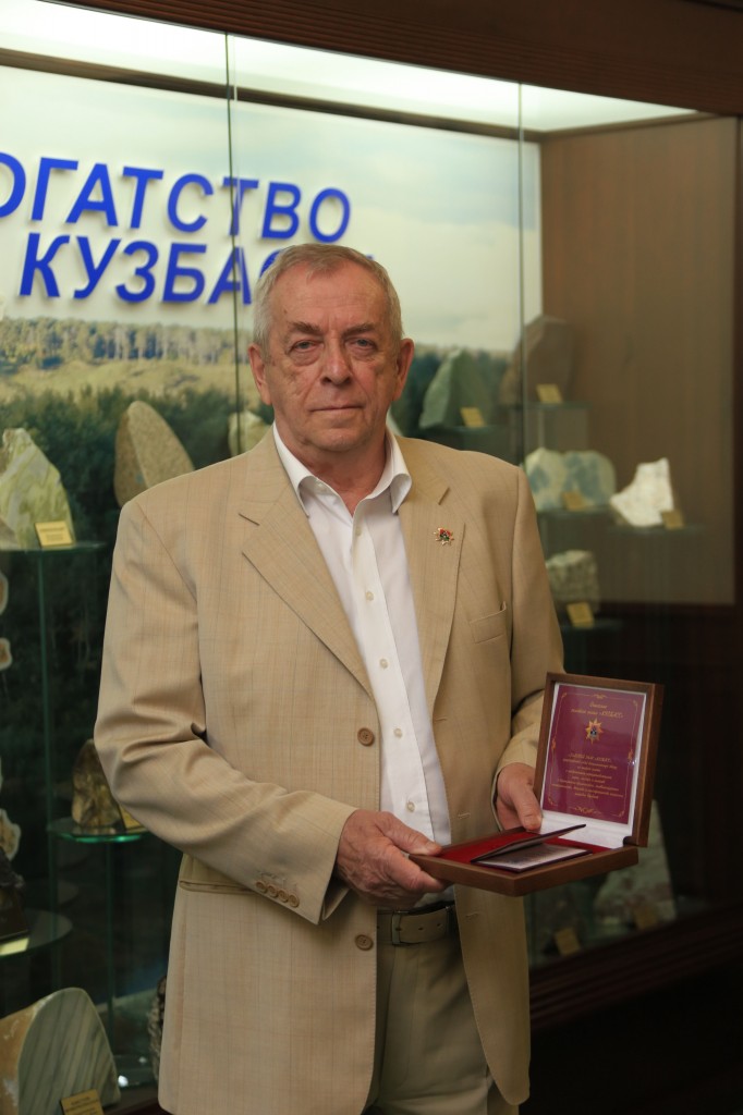 Тулеев обратился к депутатам поддержать предложение о присвоении кардиодиспансеру имени Леонида Барбараша
