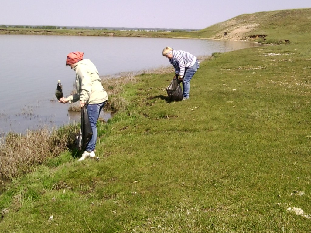 Жители с. Кулебакино Гурьевского района очищают берега в рамках акции «Чистая река — чистые берега»