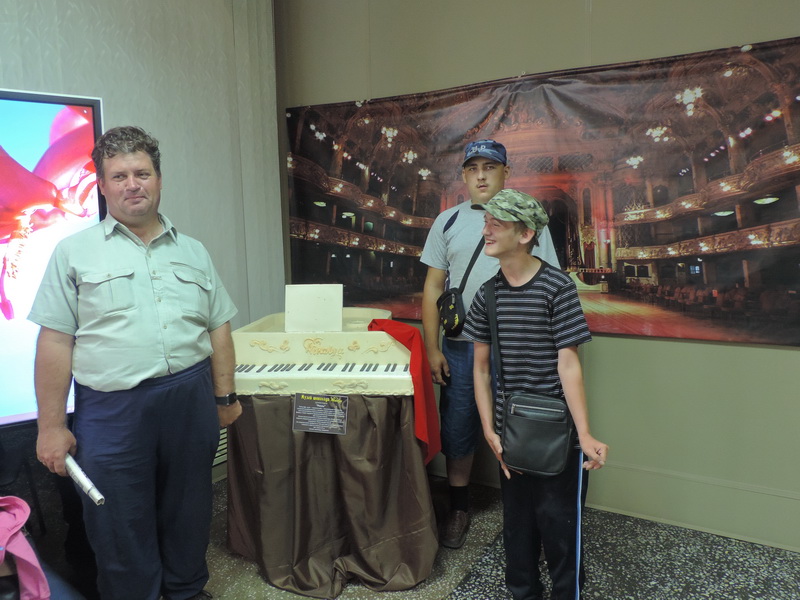В краеведческом музее Прокопьевска прошла благотворительная экскурсия по выставке «Музей шоколада»