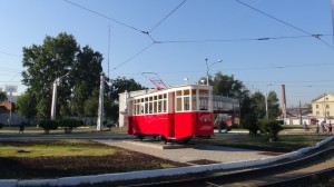 Памятник первому трамваю открыт в Кемерове к Дню шахтера