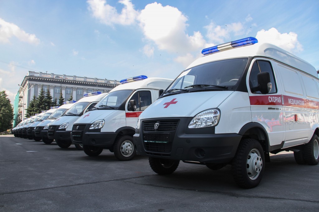 По решению Амана Тулеева автопарк медучреждений Кузбасса пополнился 10 автомобилями скорой помощи