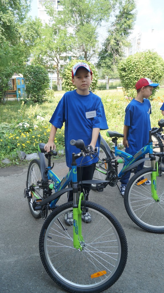 15 детей из многодетных семей получили бесплатно велосипеды по губернаторской акции