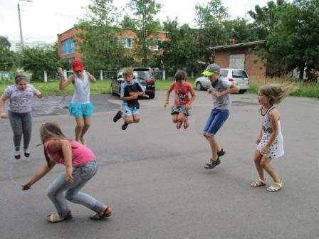 В Прокопьевске сотрудники детской библиотеки №16 провели игровую программу «Скачи на все лады»