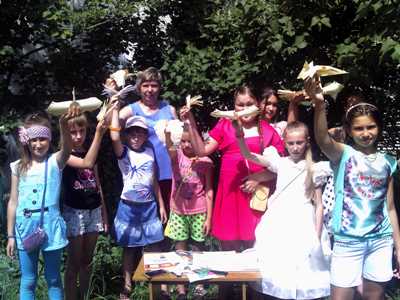 В Прокопьевске сотрудники детской библиотеки «Лидер» проводят творческие занятия