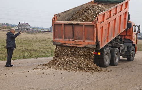 В 2016 году работники ЖКХ Кузбасса грейдировали и отсыпали 315 км дорог к дачным участкам