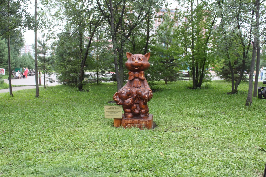 Три скульптуры от заместителей губернатора украсили парки и скверы Кемерова к Дню шахтера
