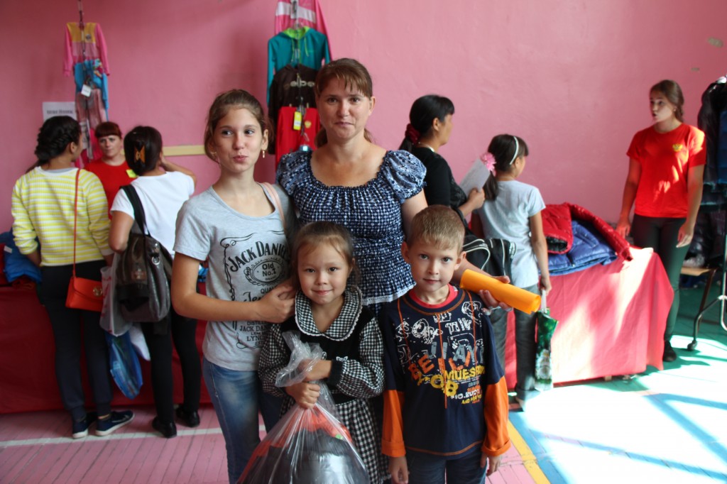 Ярмарку «1 сентября – каждому школьнику» в Таштагольском районе посетили 180 семей