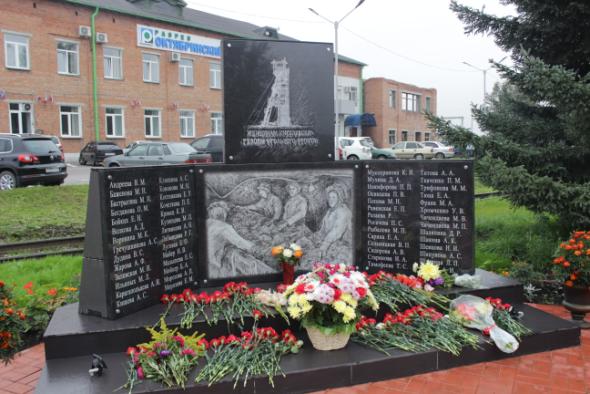 Памятник женщинам-горнякам, погибшим на шахтах в годы Великой Отечественной войны, открылся в Киселевске