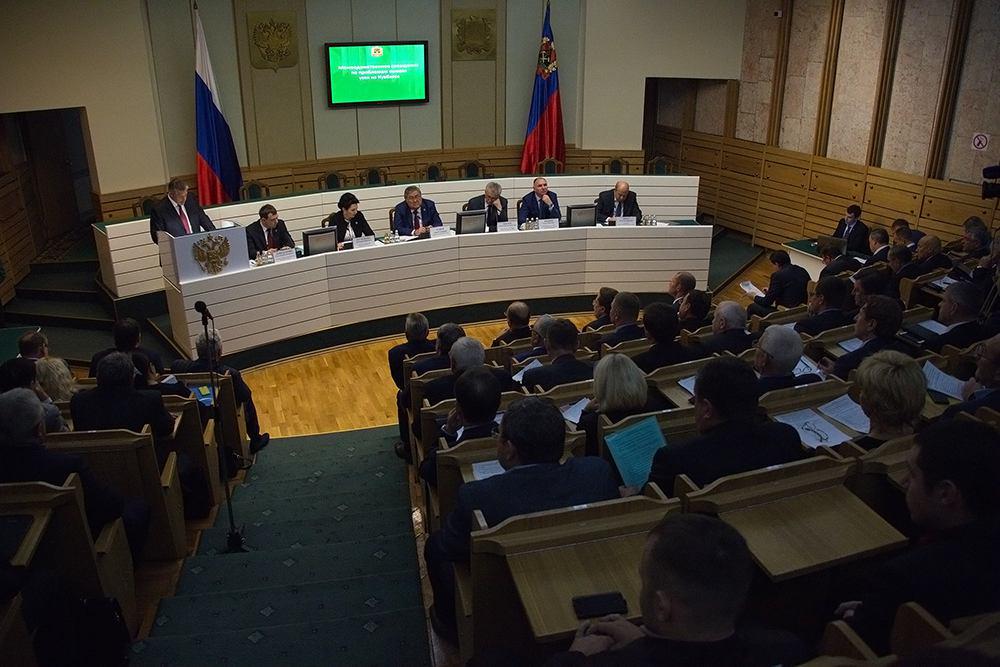 Масштабное совещание по проблемам отгрузки угля прошло в Кузбассе по инициативе губернатора Амана Тулеева