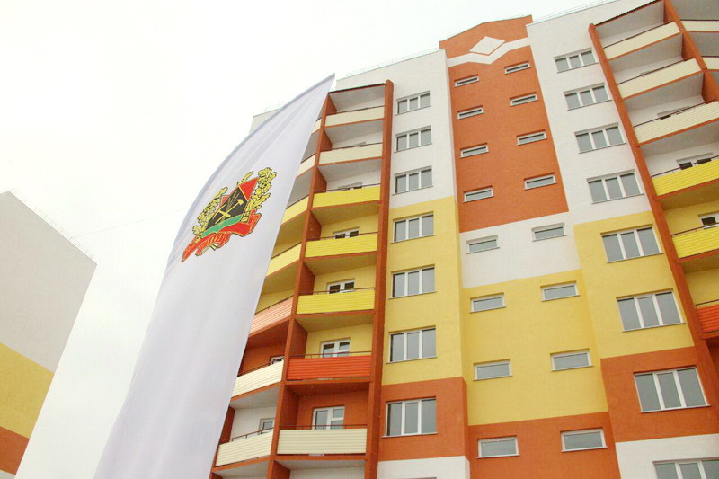 Аман Тулеев приехал в Анжеро-Судженск, где в новое жилье въехали 495 семей