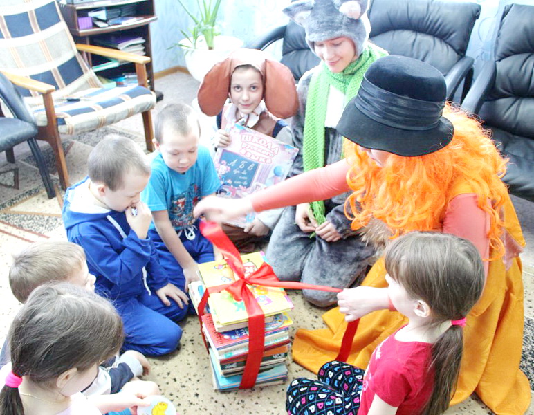 Жители Мариинска собрали более 500 книг в ходе акции «Дарите книги с любовью»