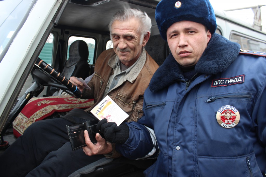 Сотрудники госавтоинспекции Кузбасса провели акцию «Ремень безопасности»