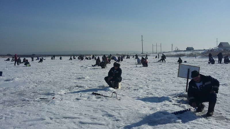 Коммунальщики Кузбасса поймали почти 70 кг окуней на своих первых областных соревнованиях по зимней рыбалке 