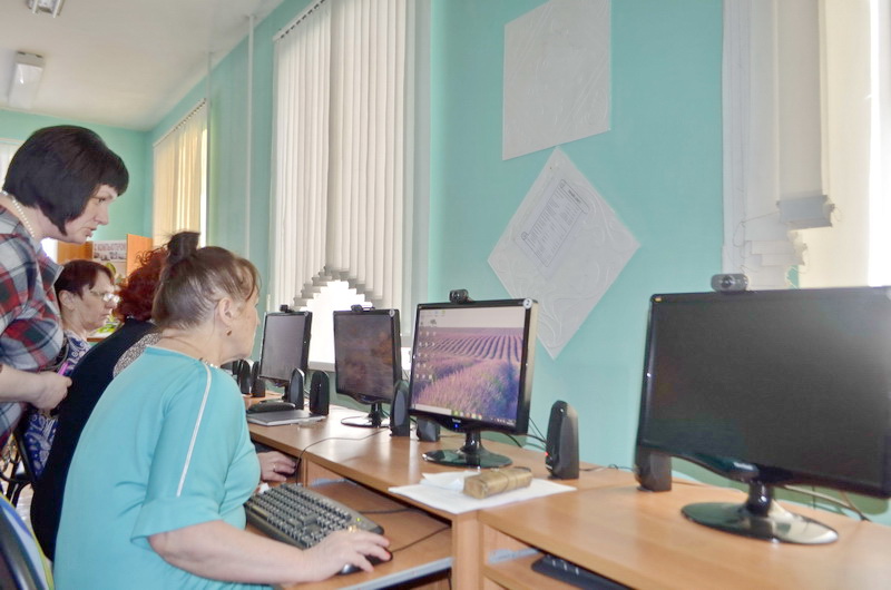 Кузбассовцы старшего поколения осваивают компьютерную грамотность и соревнуются в компьютерном многоборье