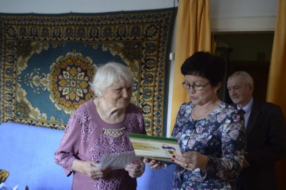 Ветеран труда Надежда Семенова из Крапивинского района отметила 90-летие