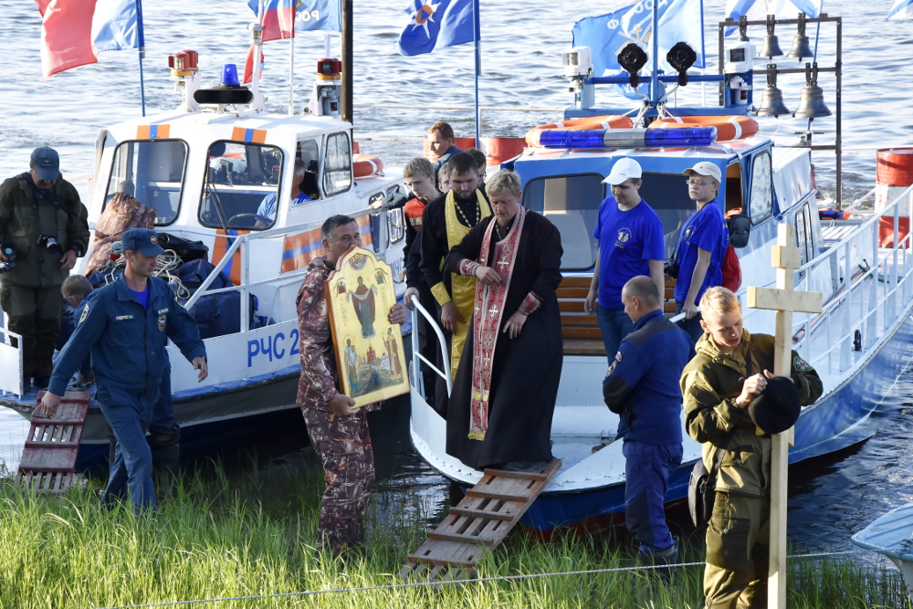 Традиционный крестный ход-сплав по реке Томь начался в Кузбассе