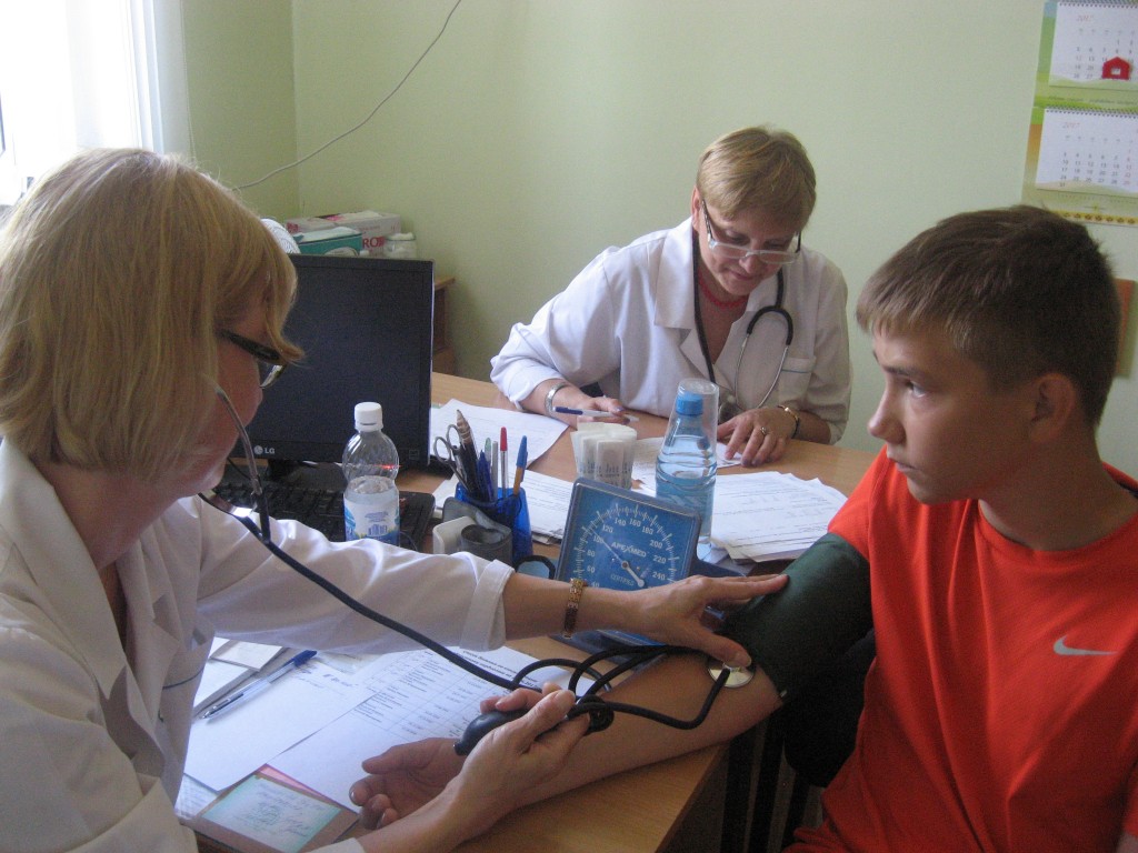 Мобильная медицинская бригада Кемеровской областной клинической больницы сделала остановку в Осинниках