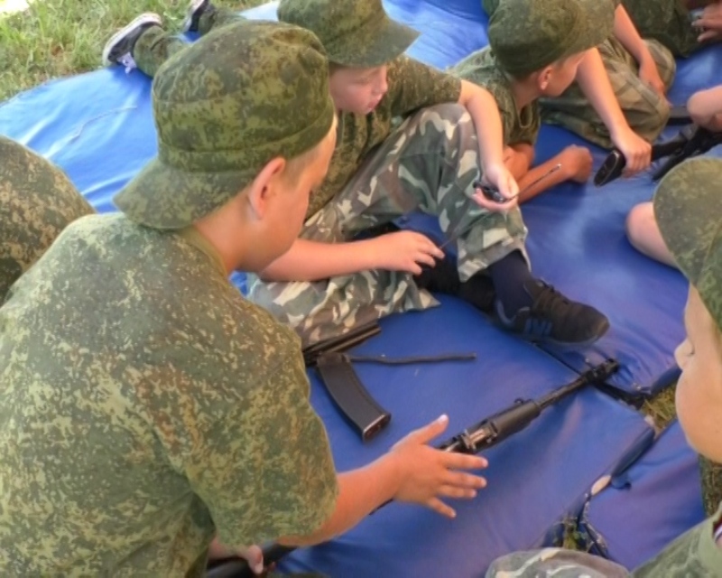 Военно-полевой палаточный лагерь для старшеклассников «Гвардеец» начал работу в Мысках