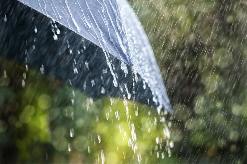 Синоптики прогнозируют жаркую погоду, дожди, грозы, град и ветер. Соблюдайте меры предосторожности!