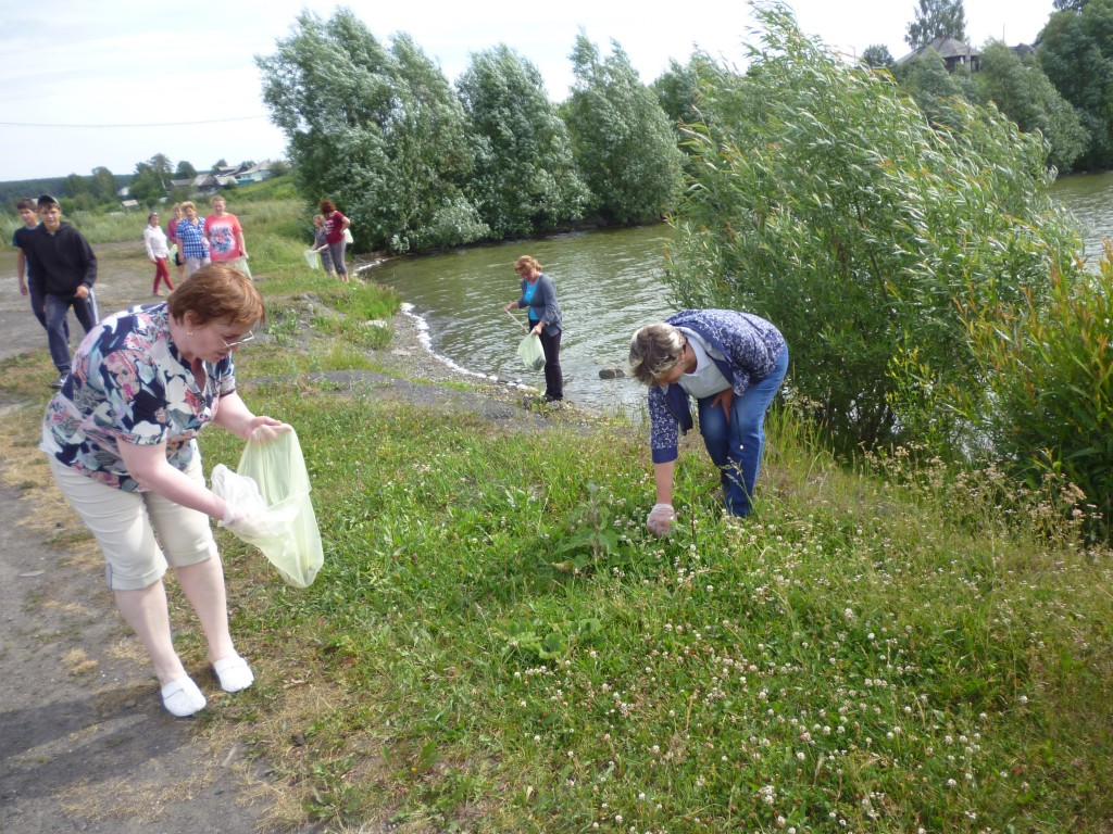Социальные работники Берёзовского присоединились к областной акции «Чистая река – чистые берега»