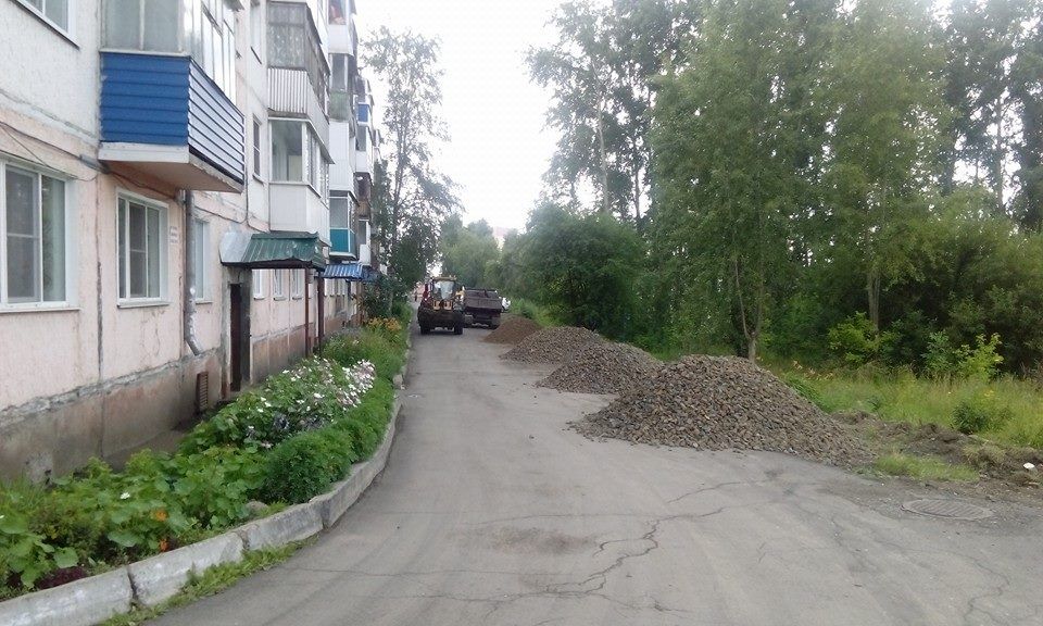 Работы по благоустройству дворов и территорий общего пользования начались в Берёзовском