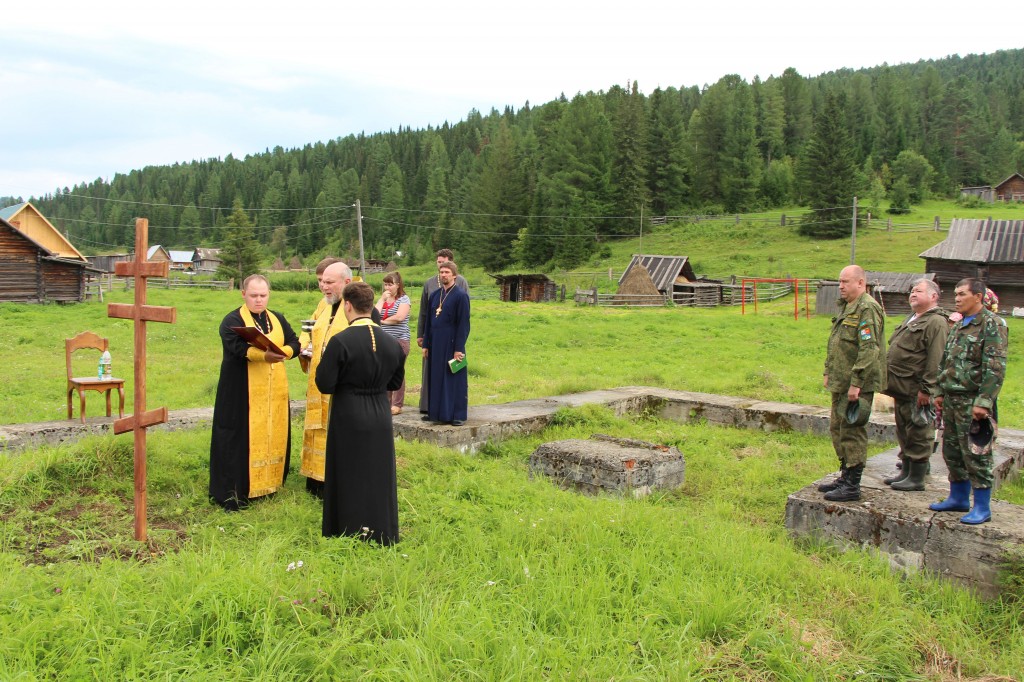 Закладной камень новой церкви освящен в отдаленном поселке Таштагольского района Усть-Анзас