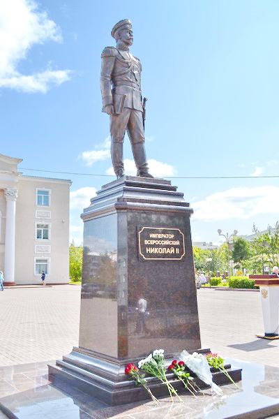 Памятник последнему российскому императору Николаю II открыли в Ленинске-Кузнецком