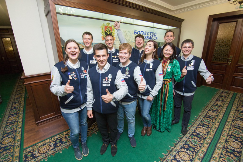Аман Тулеев встретился с участниками Всемирного фестиваля молодежи и студентов