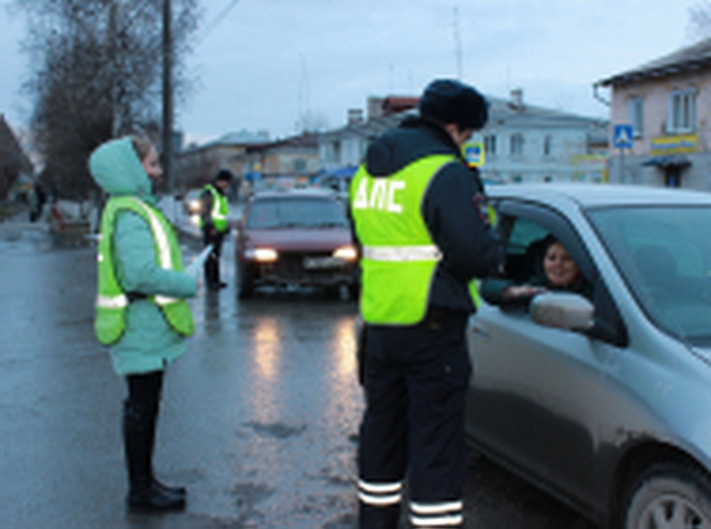 В Кузбассе водителям напомнили о соблюдении правил перевозки детей-пассажиров