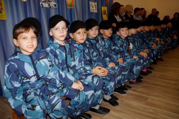 24 дошкольника из Юрги вступили в ряды специального патруля